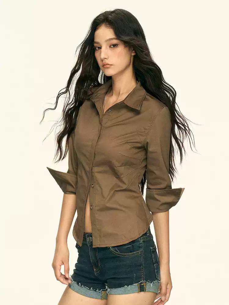 Fitted Button-Up Shirt with Pointed Cuffs - Image 4