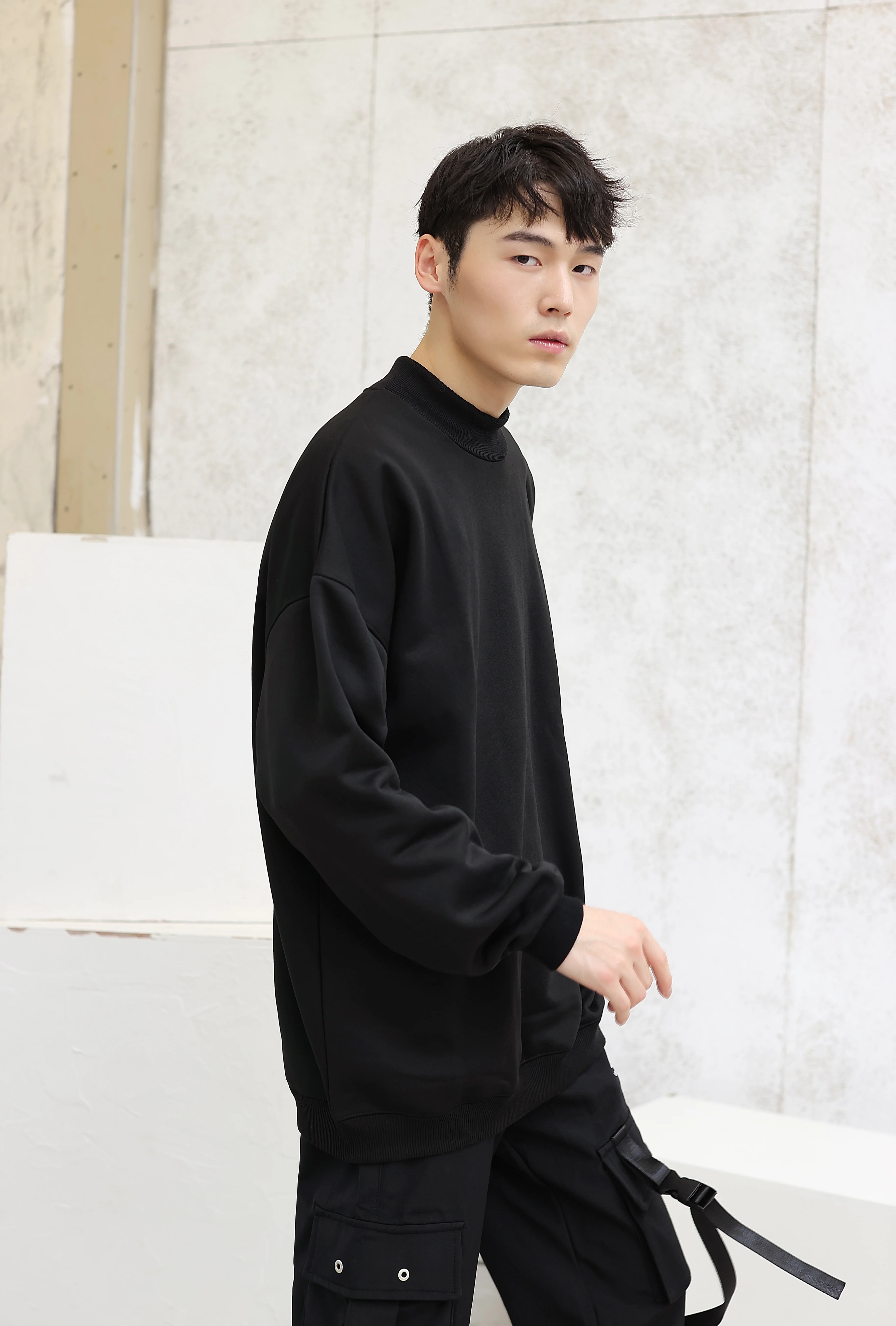 Semi-Turtleneck Oversized Sweatshirt - Image 3