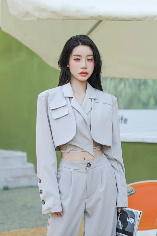 Slim Cropped Blazer with Rounded Hem Two-Piece Suit Set - Image 15