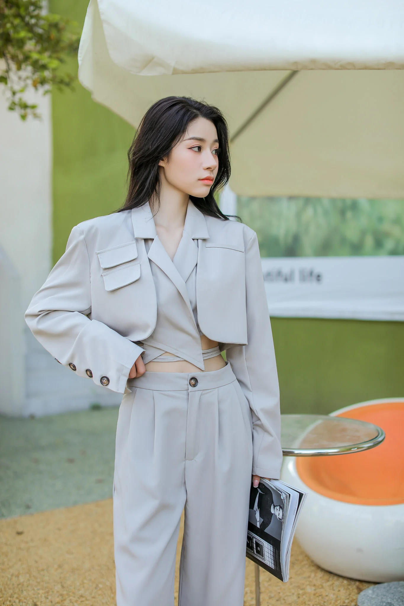 Slim Cropped Blazer with Rounded Hem Two-Piece Suit Set - Image 18