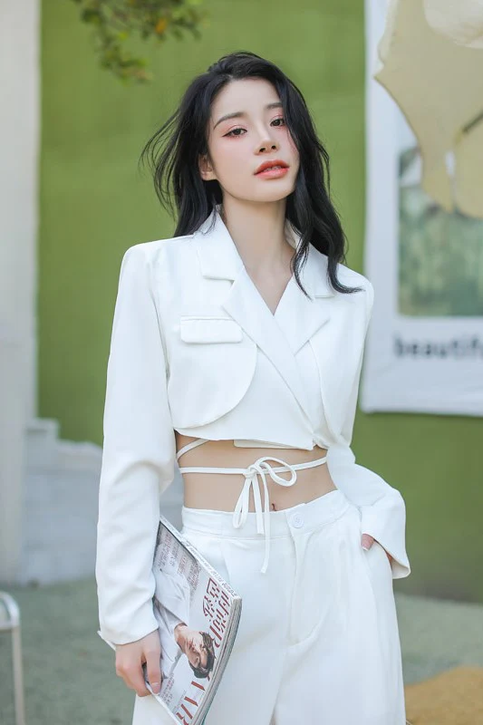 Slim Cropped Blazer with Rounded Hem Two-Piece Suit Set - Image 27