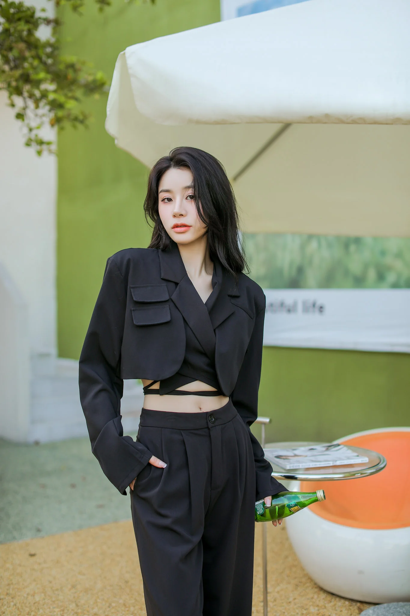 Slim Cropped Blazer with Rounded Hem Two-Piece Suit Set - Image 3