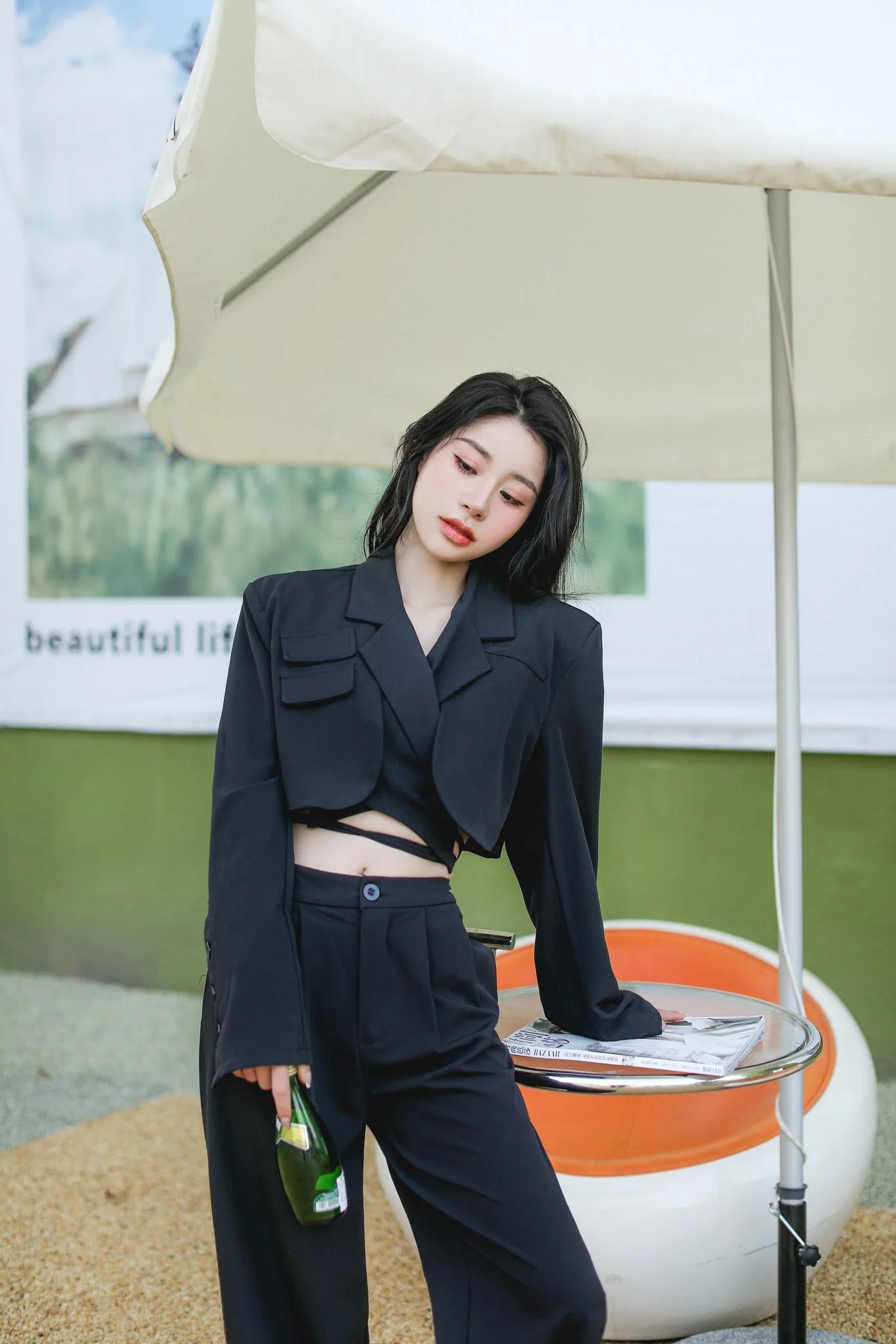 Slim Cropped Blazer with Rounded Hem Two-Piece Suit Set - Image 5