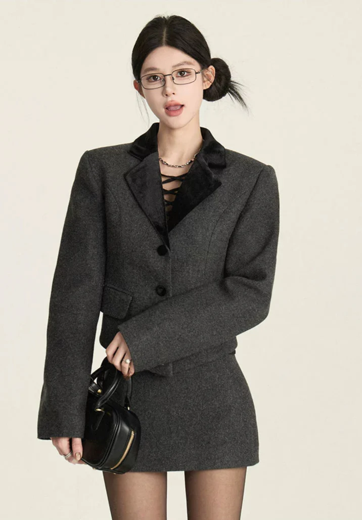 Structured Blazer with Contrast Velvet Lapel and Button Front - Image 3