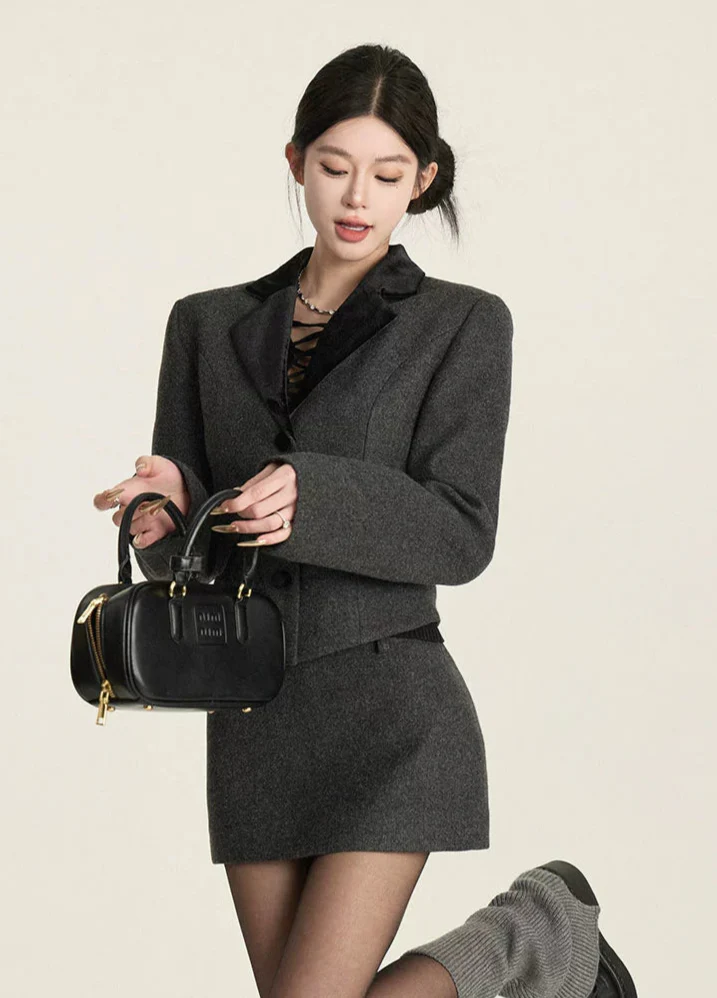 Structured Blazer with Contrast Velvet Lapel and Button Front - Image 4