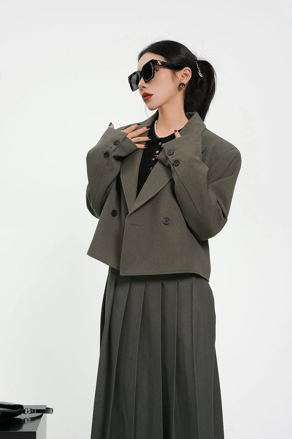 Structured Shoulder Double-Breasted Cropped Blazer - Image 10