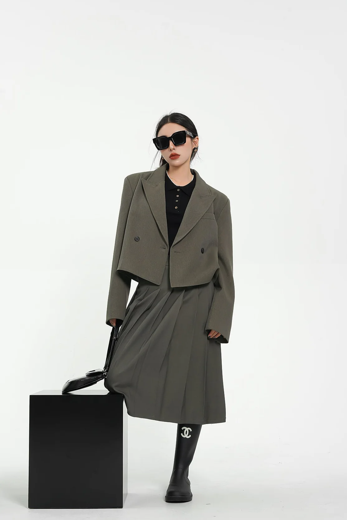 Structured Shoulder Double-Breasted Cropped Blazer - Image 11