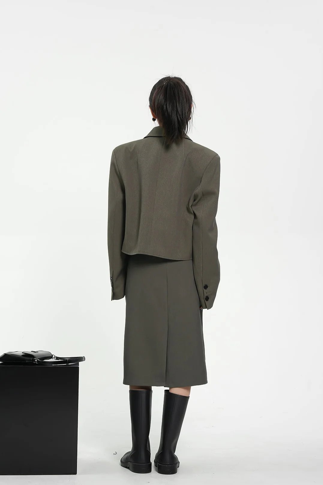 Structured Shoulder Double-Breasted Cropped Blazer - Image 12