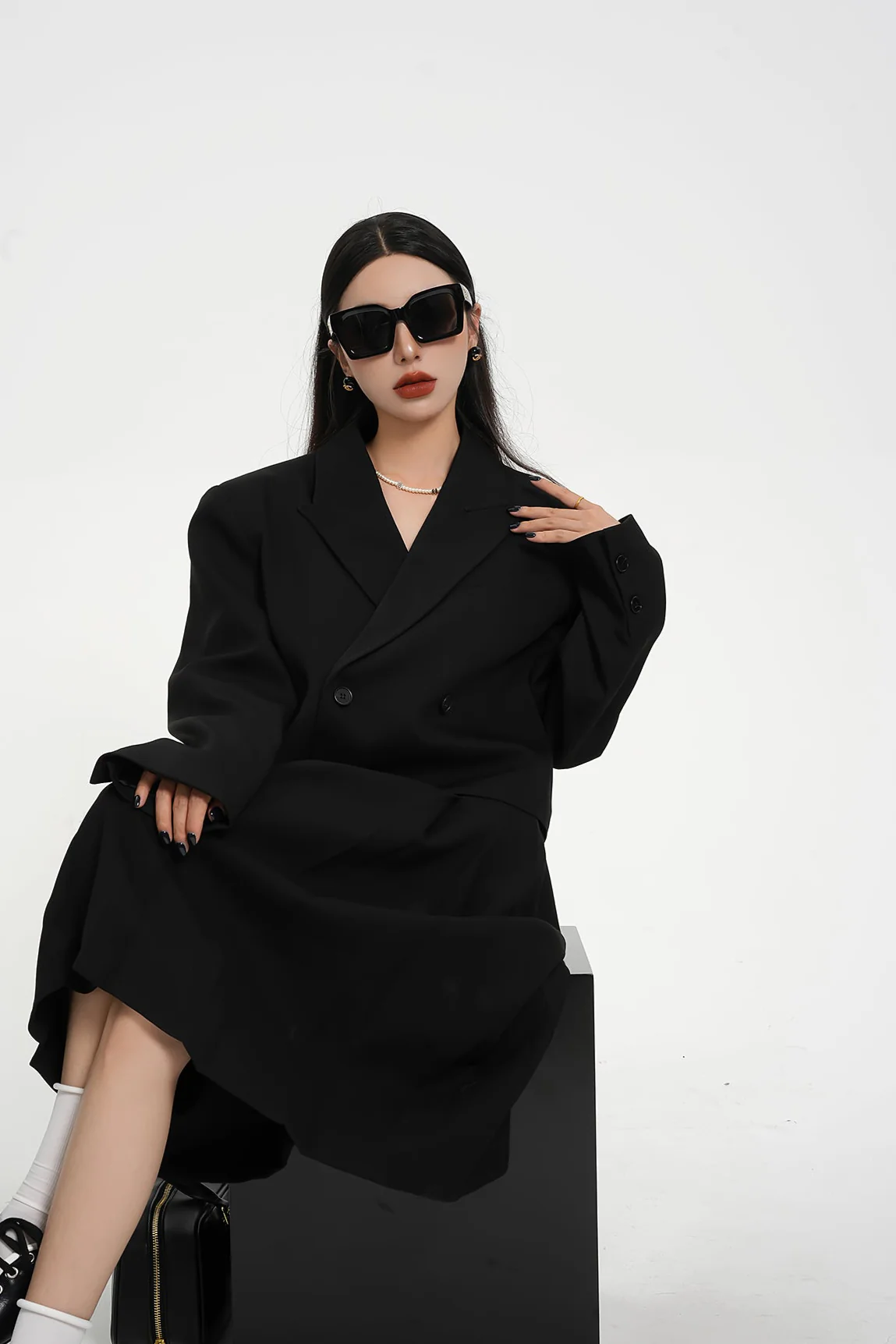 Structured Shoulder Double-Breasted Cropped Blazer - Image 5