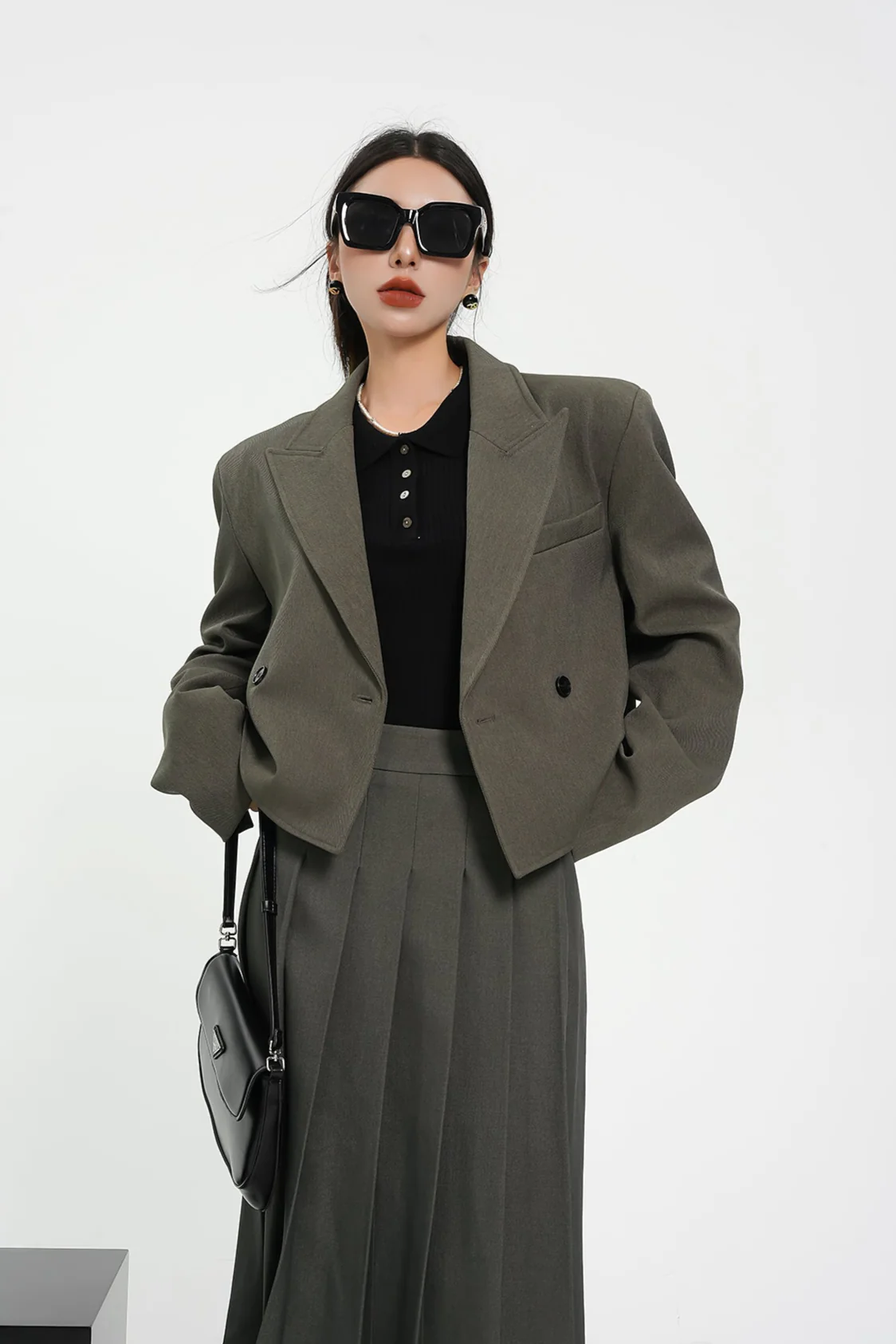 Structured Shoulder Double-Breasted Cropped Blazer - Image 6